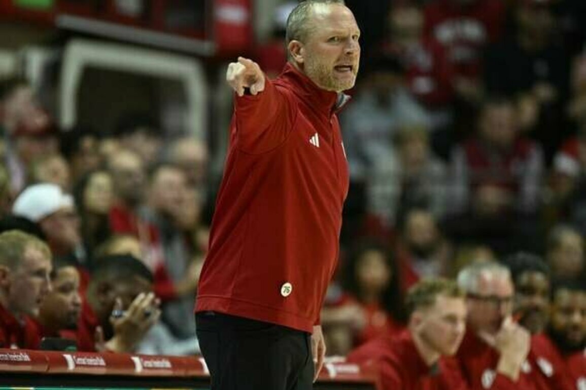 Tucker DeVries nets 27 as Indiana blasts Marquette