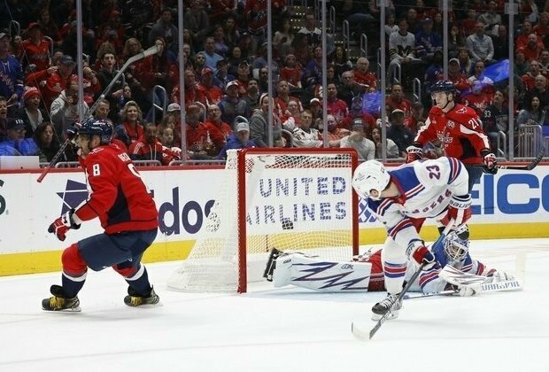 Alex Ovechkin 10 goals from Great One as Caps visit Rangers