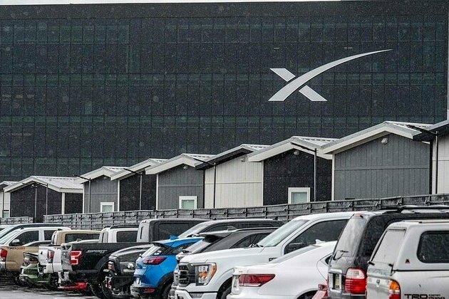 SpaceX rocket being tested in Texas explodes