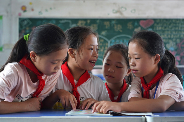 ChineseToday | Quadruplet sisters from mountain village start new school life in Chongyi County