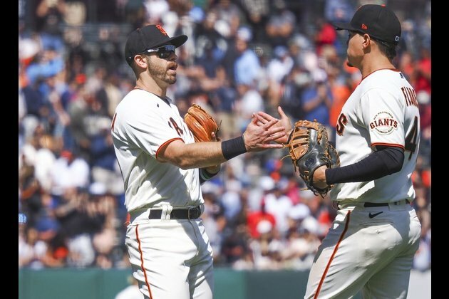 MLB roundup: Evan Longoria blasts 2 HRs in Giants' rout