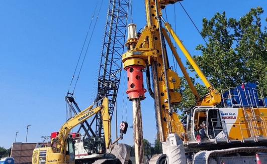 Secant pile drilling operations, which form part of the AWSP-01-01 Tunnel Extension project in Chicago