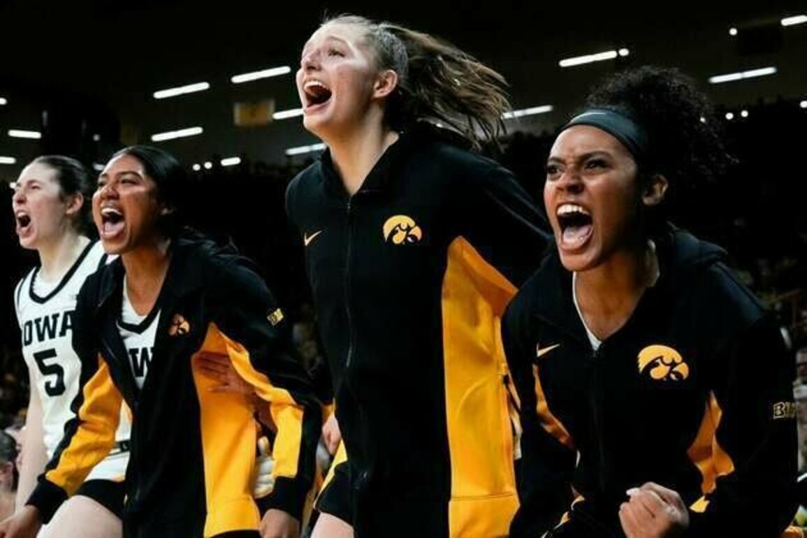 Women's Top 25 roundup: No. 19 Iowa knocks off No. 7 Baylor