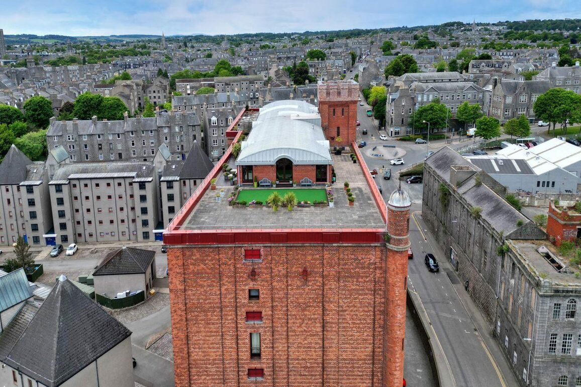 Penthouse in one of Aberdeen's most prestigious flat blocks for sale