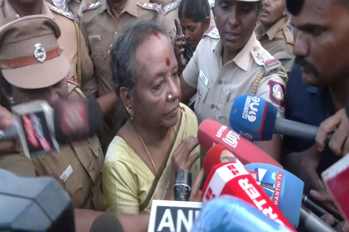 Retired Judge Aruna Jagadeesan arrives in Karur for stampede probe