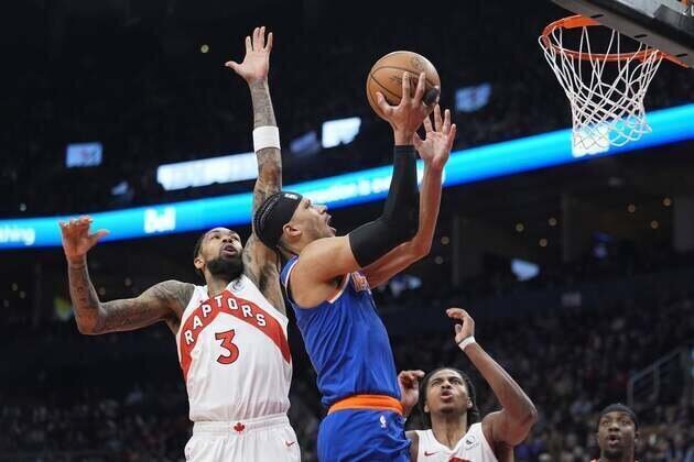 Knicks continue dominance of Raptors with blowout win