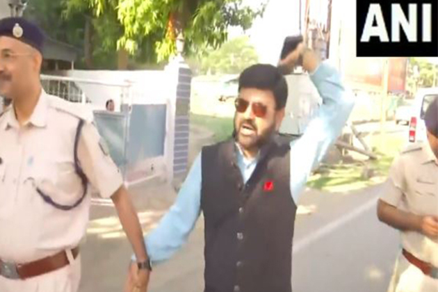 Jharkhand: BJP's Pratul Shahdeo detained by police for protesting against murder of Anil Tiger