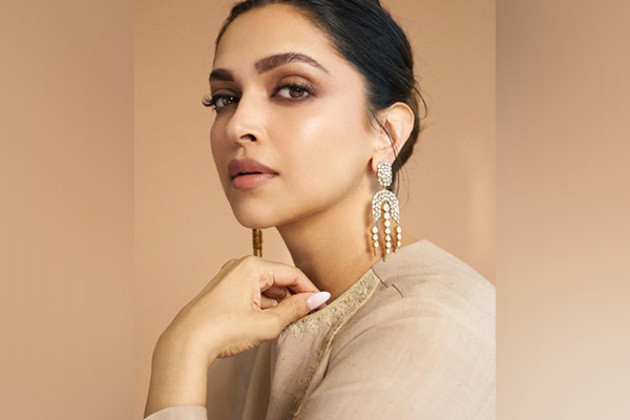 WAVES 2025: Deepika Padukone praises SRK, says he is incredibly respectful toward women