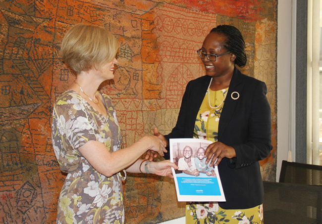   nnur rradttir amette mbassador of celand in ganda  and r oreen ulenga  epresentative in ganda  hotoourtesy 