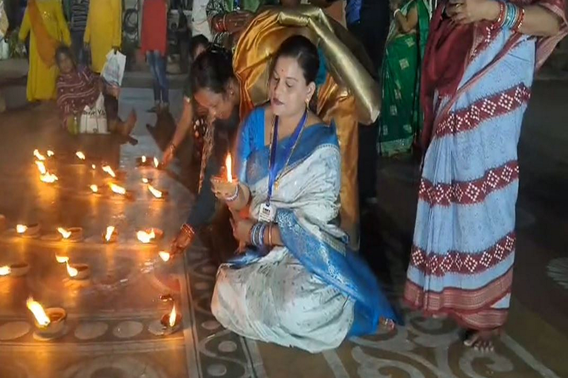 Three-day Dev Deepawali begins at Jagannath Temple; Sambit Patra, Odisha minister attend sacred rituals