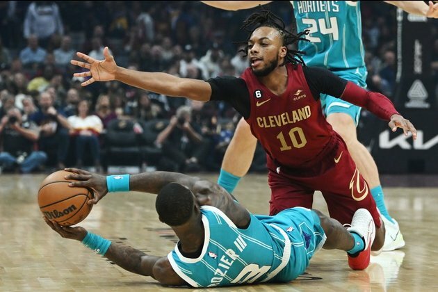 After late collapse, Cavaliers top Hornets in 2 OTs