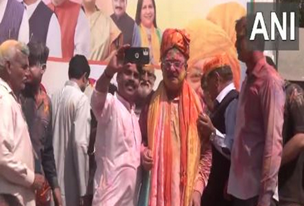 Delhi Minister Ashish Sood joins holi milan programme in Janakpuri, extends festive greetings