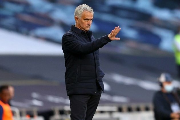 Mourinho grants wish to reporter after touching exchange