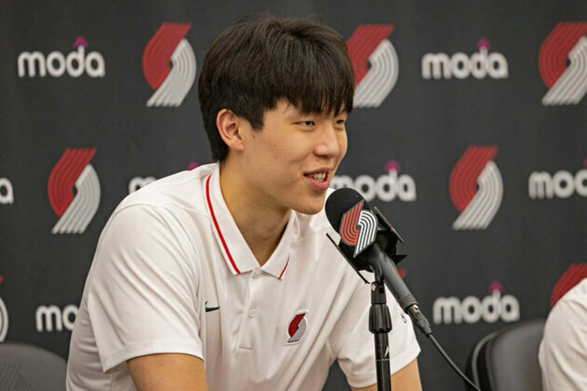 NBA: China's Yang Hansen officially signs with Portland Trail Blazers