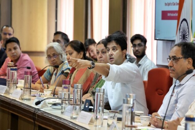 Jyotiraditya Scindia interacts with Postal and Sorting Assistants from the Department of Posts