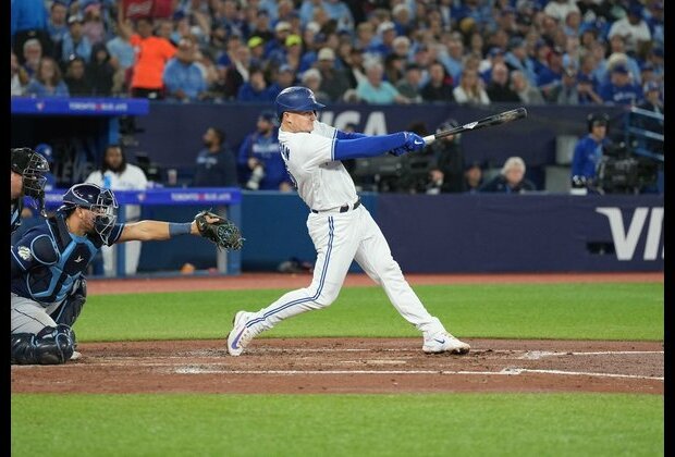 Blue Jays club Rays, close in on wild-card slot