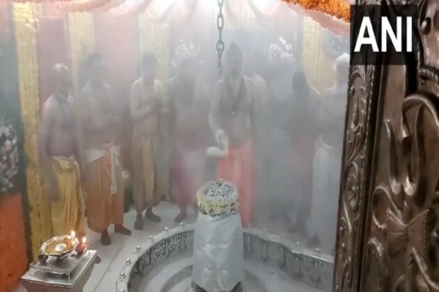 Cricketer Umesh Yadav attends 'Bhasma Aarti' at Ujjain's Mahakaleshwar Temple on Nag Panchami