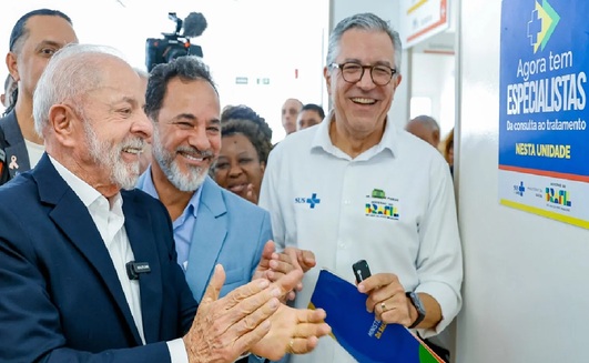 Lula ao lado do presidente da Amig e prefeito de Itabira, Marco Antônio Lage