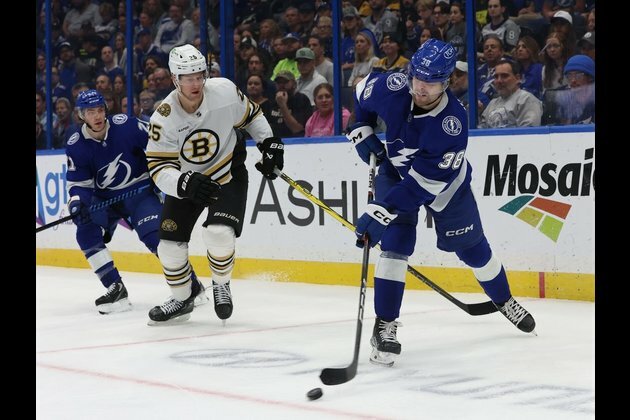 Brandon Hagel's goal in OT powers Lightning past Bruins