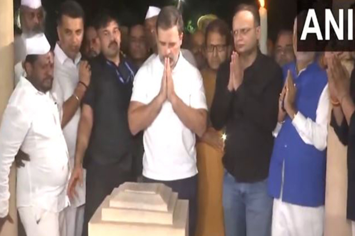 Rahul Gandhi pays tributes to Mahatma Gandhi at Gandhi Smriti