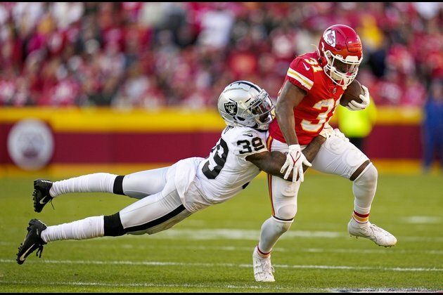 Reports: Raiders' Nate Hobbs caught driving 110 mph shortly after DUI