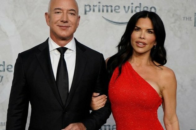 Amazon Founder Jeff Bezos engaged to girlfriend Lauren Sanchez: Report