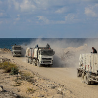 MIDEAST-GAZA CITY-ZIKIM CROSSING-TRUCKS