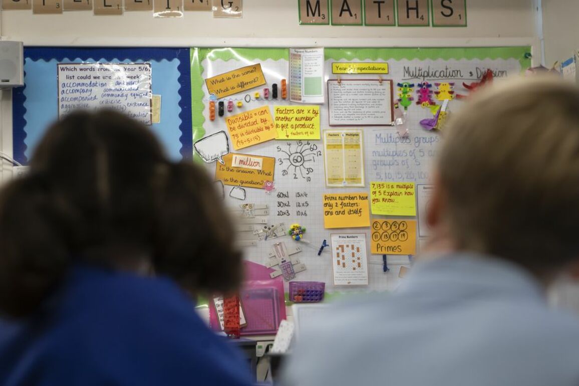 Over 2,500 classroom assistants on temp contracts despite four years service, says union