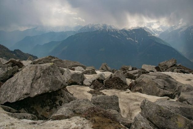 To better comprehend how increasingly sought-after rare earth elements develop, researchers make synthetic rocks