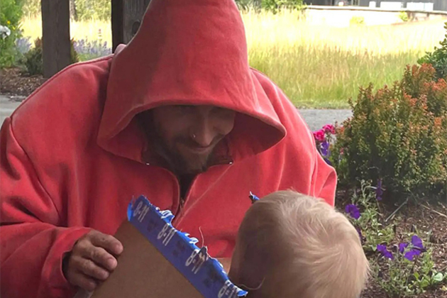 Justin Bieber shares adorable pics of Baby Jack in Toronto Maple Leafs jersey