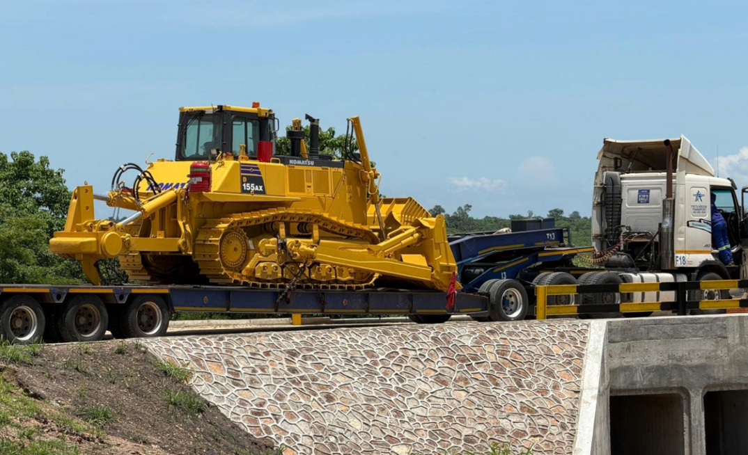 Komatsu fleet arriving at Kangankunde