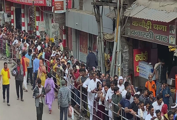 Millions of pilgrims returning from Maha Kumbh visiting Varanasi's Vishwanath temple