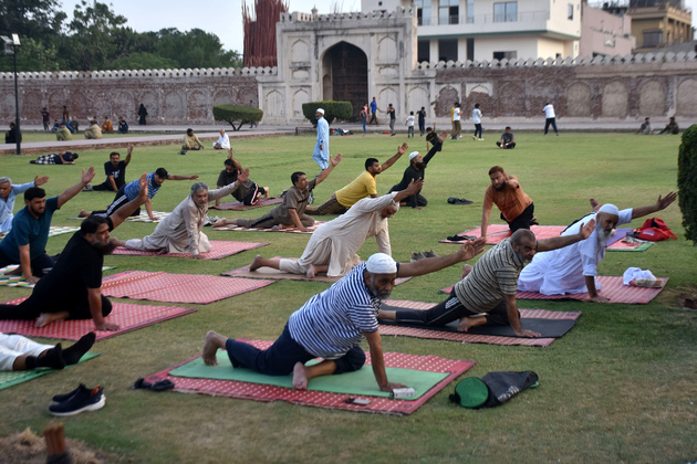 PAKISTAN-LAHORE-YOGA