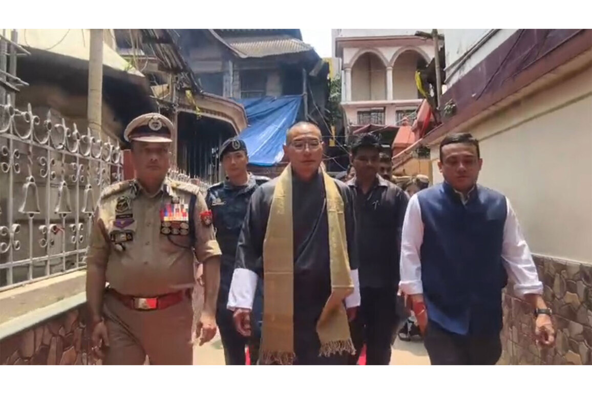Bhutan PM Tobgay offers prayers at Guwahati's Maa Kamakhya Temple