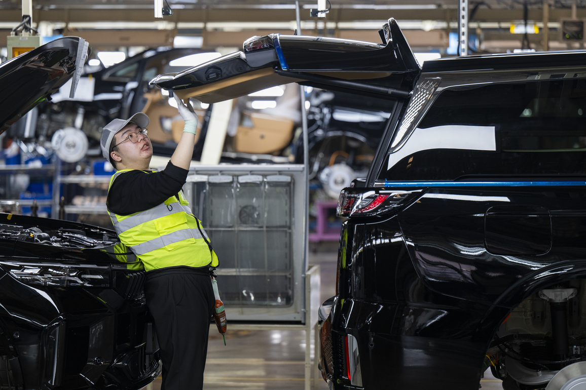 CHINA-HUBEI-WUHAN-AUTOMAKER-VOYAH-200,000th VEHICLE (CN)
