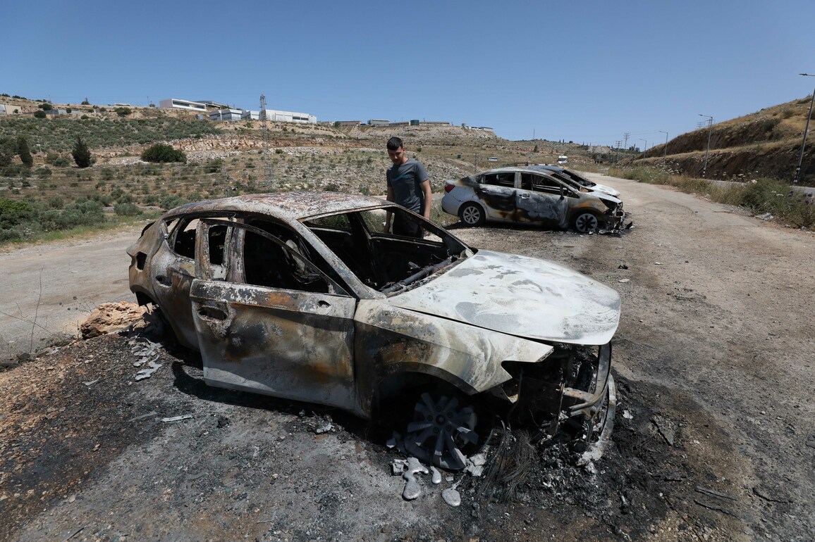 MIDEAST-SALFIT-ISRAELI SETTLERS-BURNED CARS