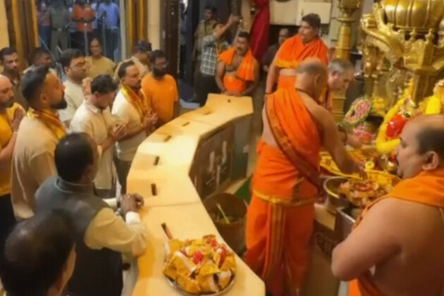Kuldeep Yadav, Varun Chakaravarthy, support staff offer prayers at Shri Siddhivinayak Temple ahead of India's T20 WC match vs USA