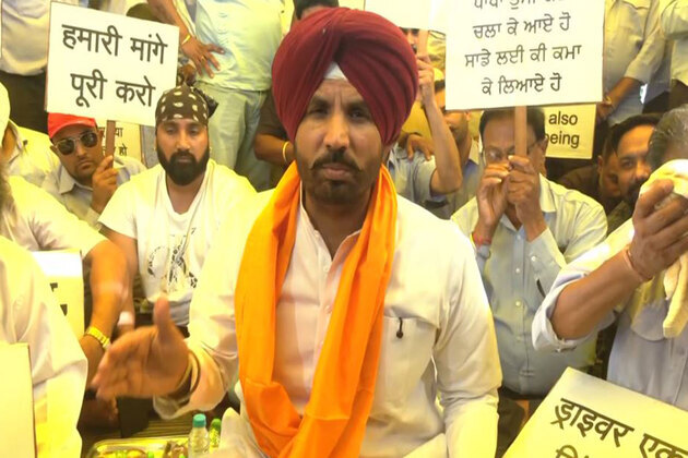 Chandigarh Tricity cab driver union continues protest, demands fair regulations