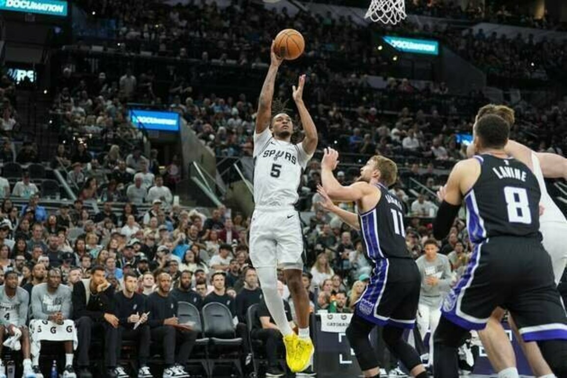 Report: Spurs standout Stephon Castle (hip) sidelined