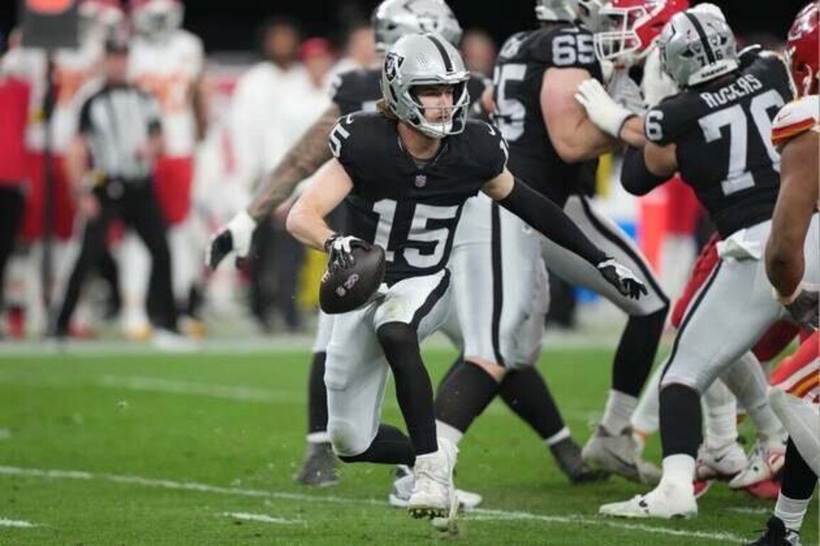 Daniel Carlson's late 60-yard FG pushes Raiders over Chiefs