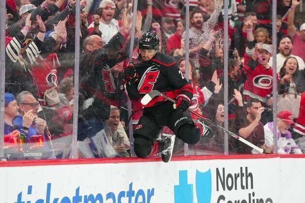 Seth Jarvis, Hurricanes extend Islanders' ill-timed skid