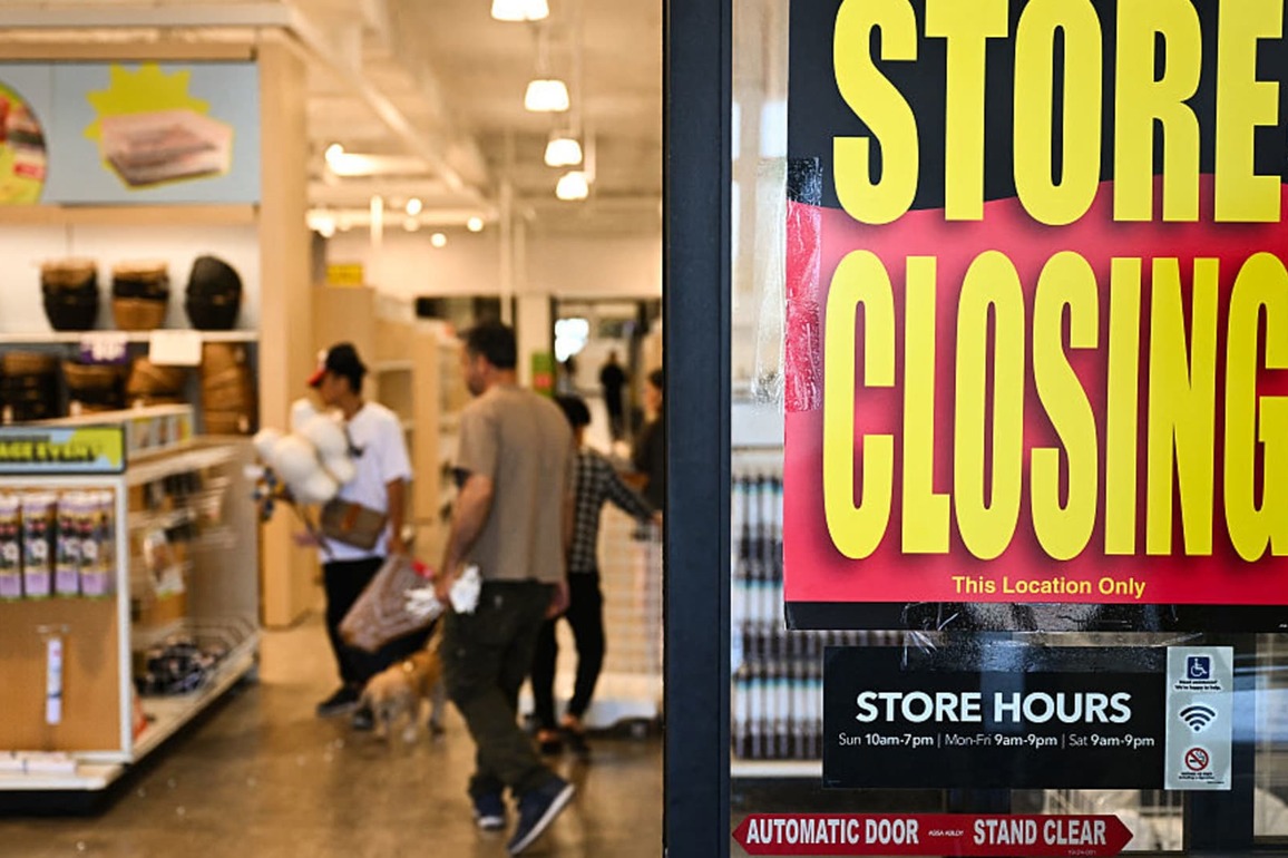 Fed 'Beige Book' economic report cites declining growth, rising prices and slow hiring