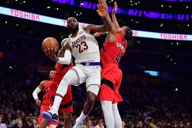 Lakers clamp down on defense in win over Raptors