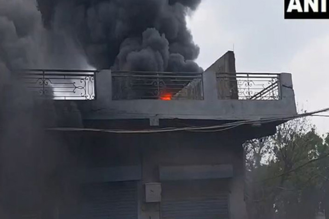 Delhi: Massive fire erupts in Sonia Vihar's chemical factory; fire-fighting ops underway