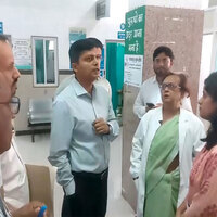 Ujjain District Collector conducts surprise inspection at hospital, orders salary cuts for absent staff members