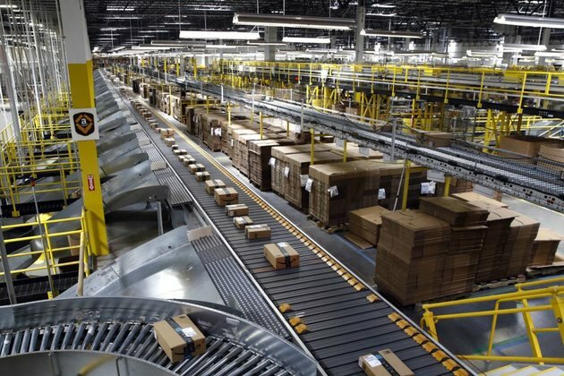 Amazon to Employees: We&#039;ll Pay You to Quit and Haul Packages