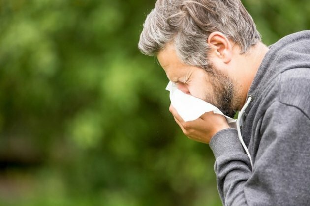 New model connects respiratory droplet physics with COVID-19 spread