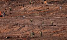  Bombeiros em busca por vítimas do rompimento da barragem da Vale em Brumadinho (MG)/Agência Brasil