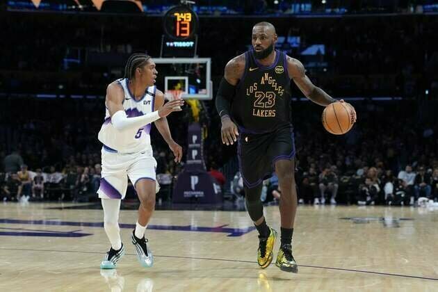 NBA roundup: LeBron James makes season debut in Lakers' win
