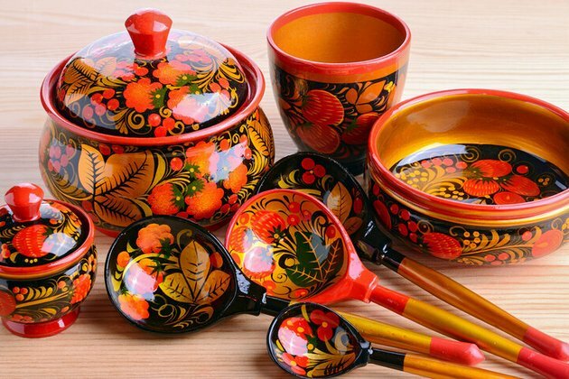 Khokhloma: All you need to know about the gold painted tableware